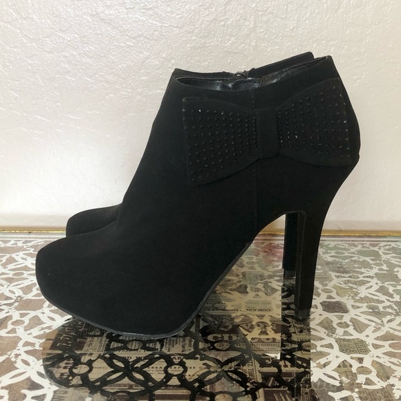 Madeline Stuart Black Faux Suede Heeled Booties Women's Size 6.5 or 7 - Picture 4 of 8